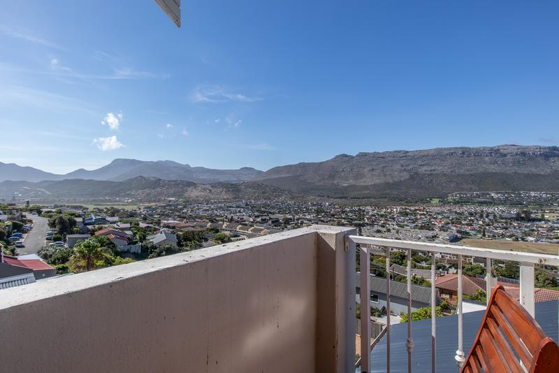 5 Bedroom Property for Sale in Fish Hoek Western Cape
